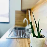 Apartment Prime Location Cozy Near Pazari I Ri *