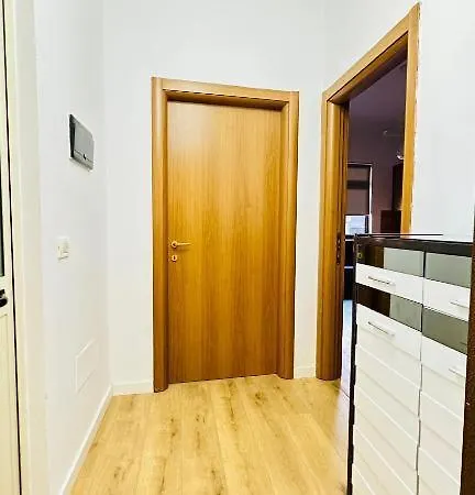 Prime Location Cozy Near Pazari I Ri Appartamento Tirana