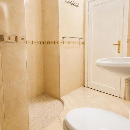 Center 4 Min To Skanderbeg Square *